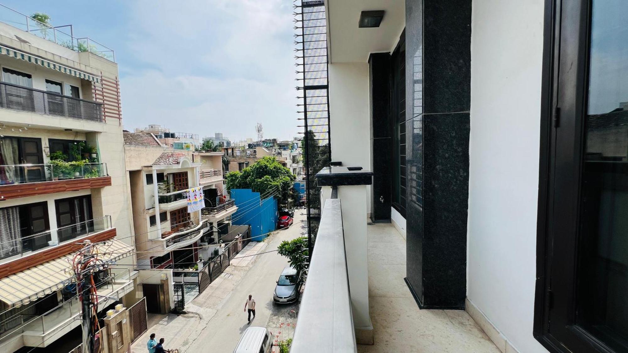 Bluo - M Block Mkt Greater Kailash * New Delhi