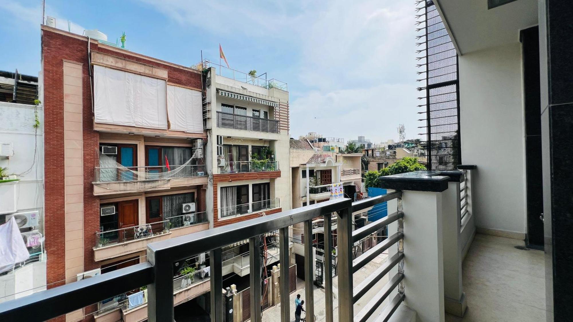 Bluo - M Block Mkt Greater Kailash Apartment